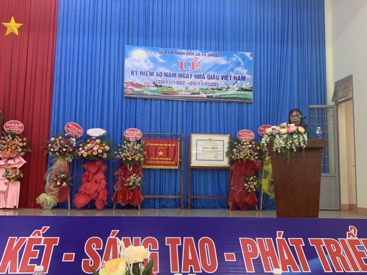 Ủy Ban Nhân Dân xã Ea Knuếc tổ chức Lễ kỉ niệm 40 năm ngày nhà giáo Việt Nam 20/11/2022.
